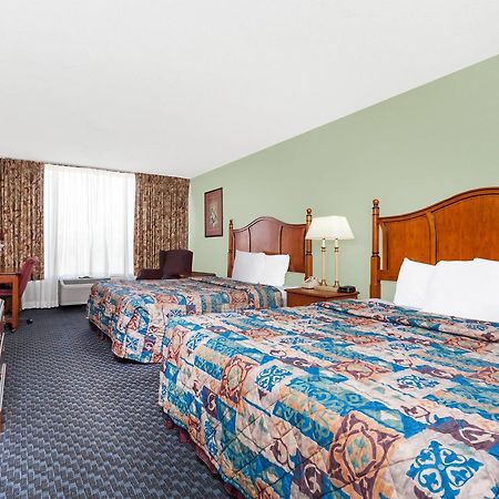 Days Inn & Suites By Wyndham Se Columbia Ft Jackson Eksteriør bilde