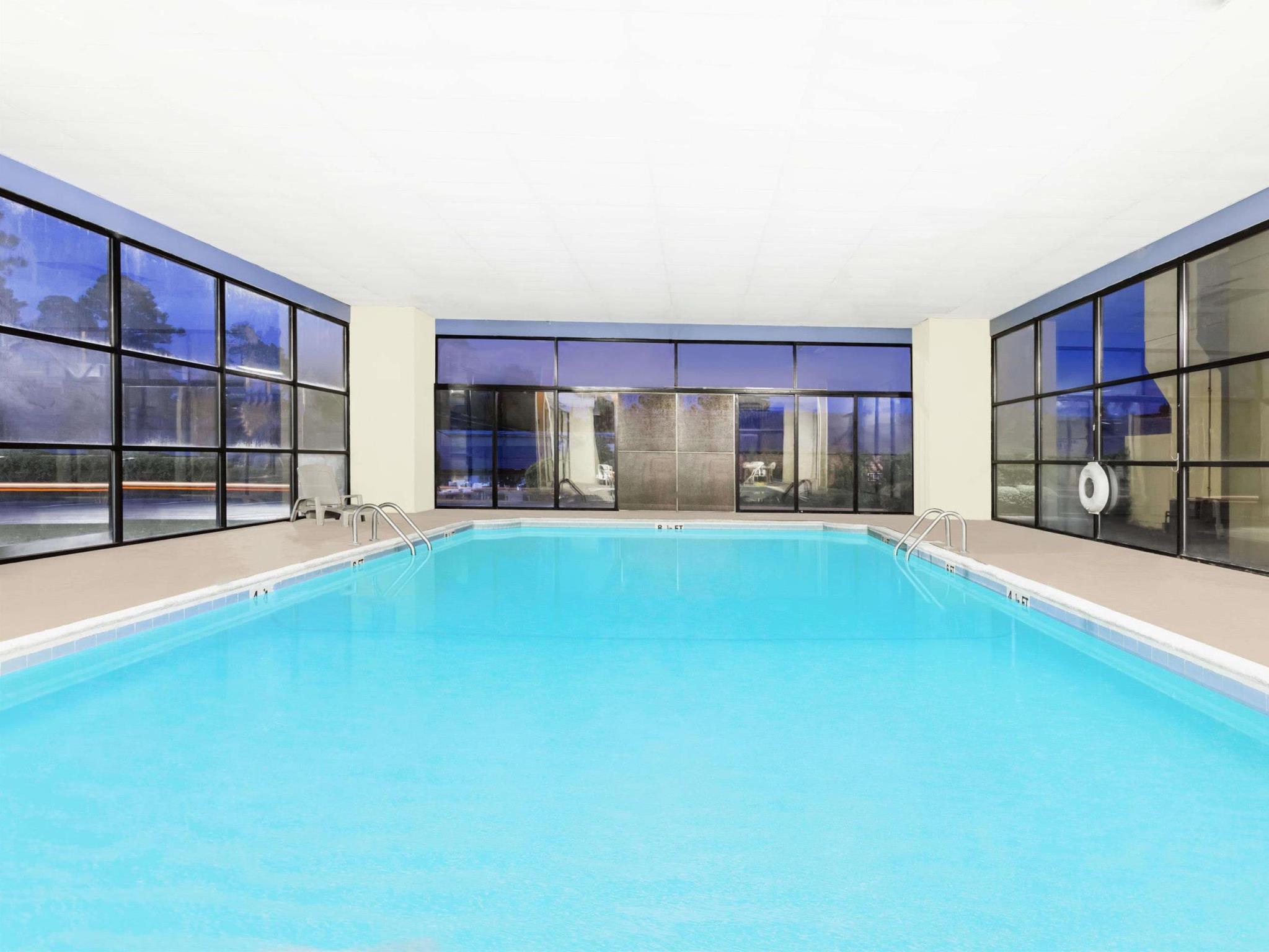 Days Inn & Suites By Wyndham Se Columbia Ft Jackson Eksteriør bilde