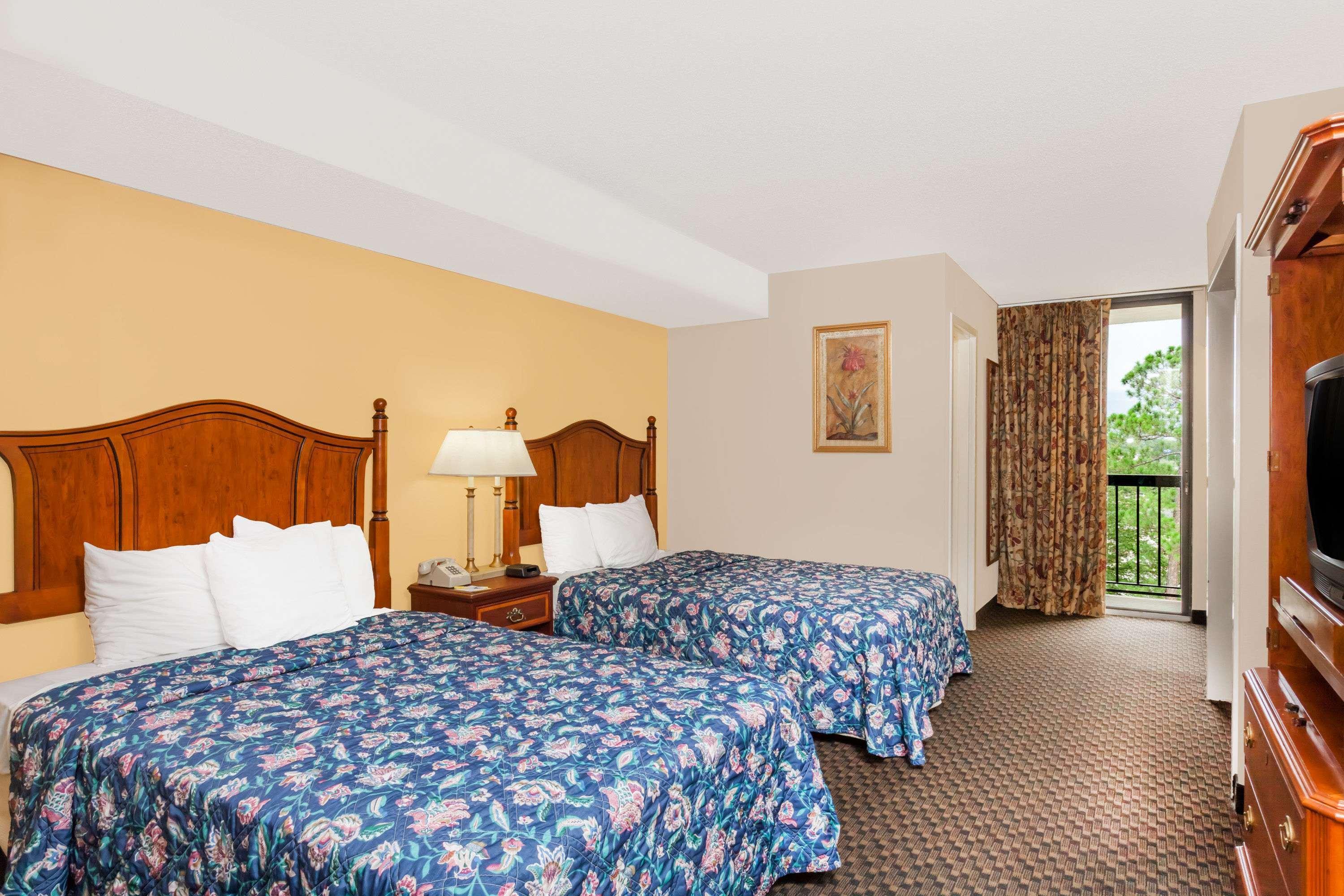 Days Inn & Suites By Wyndham Se Columbia Ft Jackson Eksteriør bilde