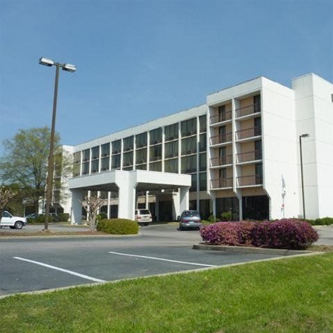 Days Inn & Suites By Wyndham Se Columbia Ft Jackson Eksteriør bilde