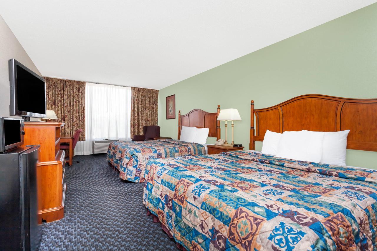 Days Inn & Suites By Wyndham Se Columbia Ft Jackson Eksteriør bilde